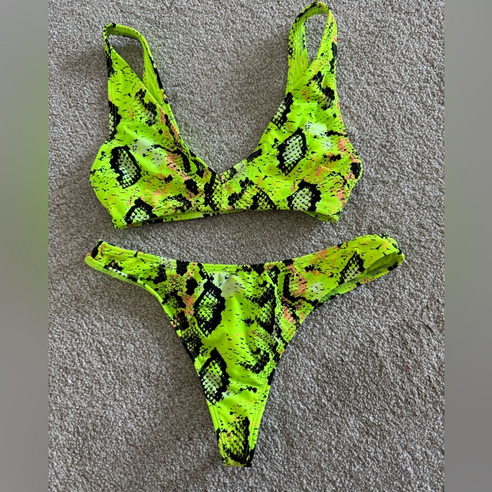 ASOS Neon bikini set - Picture 11 of 17